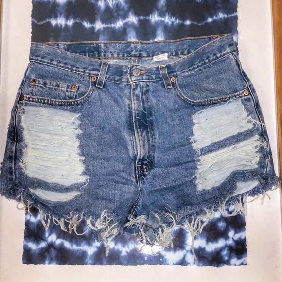 levi high waisted distressed shorts